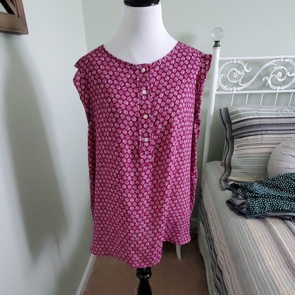 LOFT Tops - Loft sleeveless top